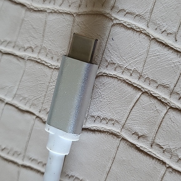 Apple adapter toggle - Picture 2 of 2